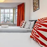 University View-Off-Street Parking-Sleeps 8-Fast Wifi
