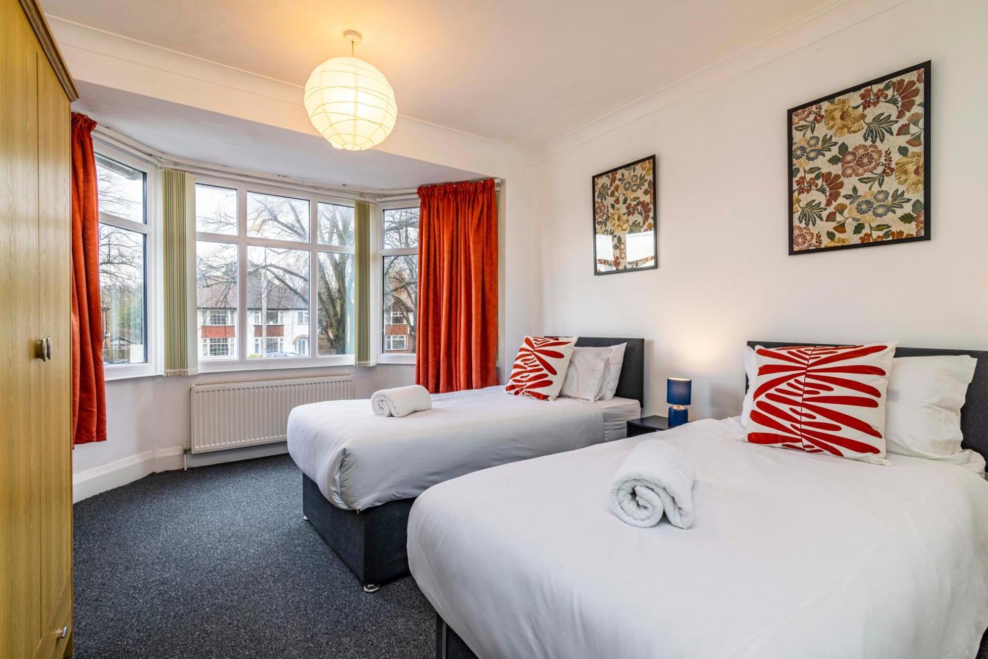View-off-street Parking-sleeps 8-fast Wifi